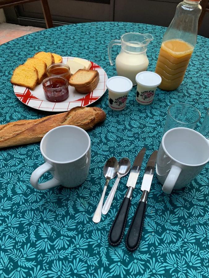 La Grange D Ave Hotell Luynes  Eksteriør bilde